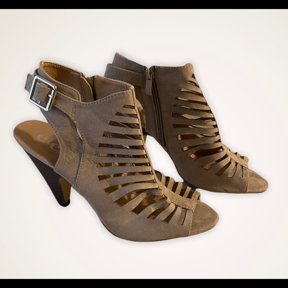 Open toe taupe suede heel sandal size 10